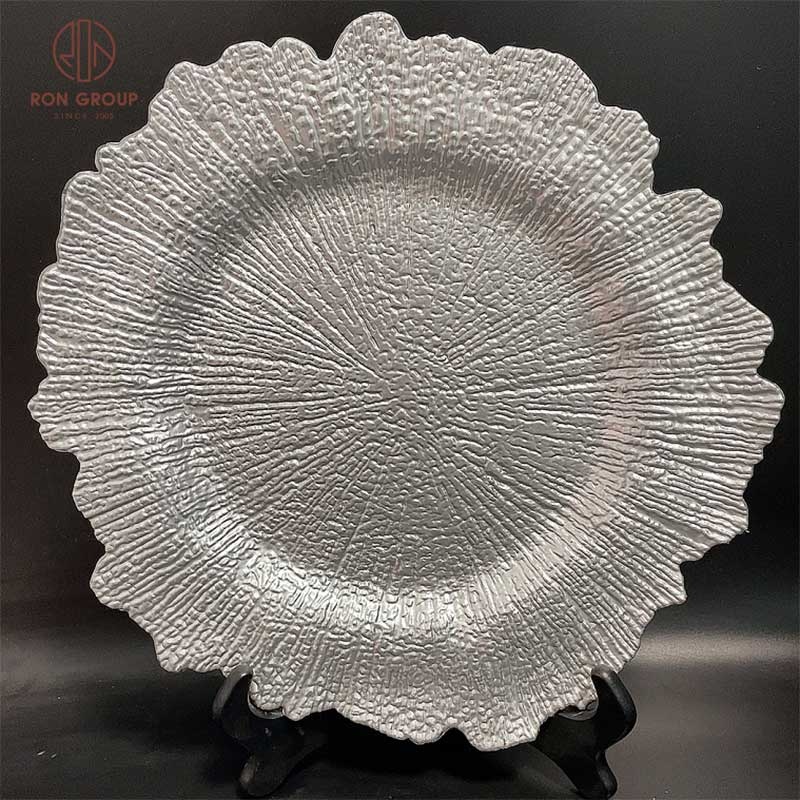 Wholesale Cheap Price Wedding Hotel Banquet Table Decoration Dinnerware Tableware Acrylic Silver Reef Plastic Charger Plates