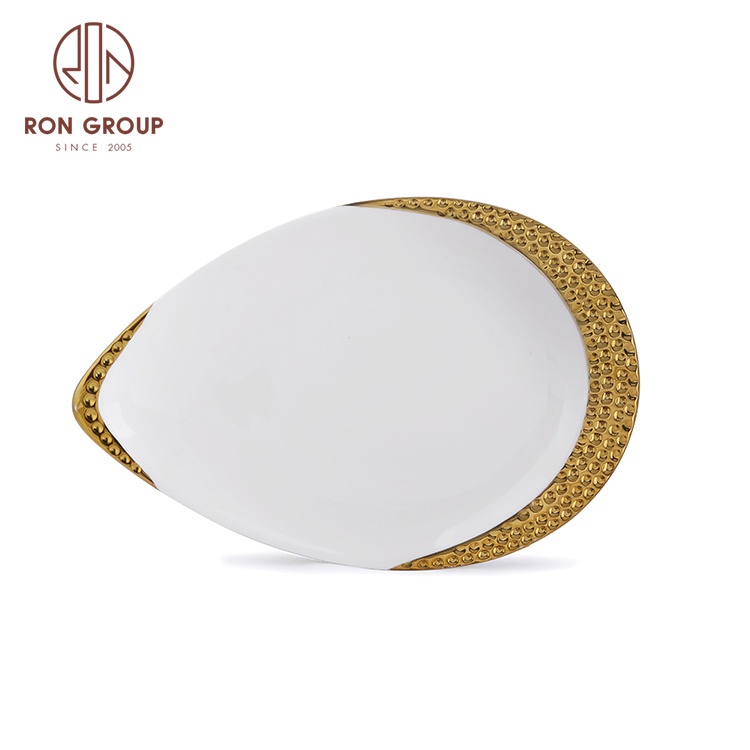 Customized Decor Party Banquet Events Use Gold Plated Dinnerware Set White Dinner Ceramic Charger Plates Wedding with Gold Rim