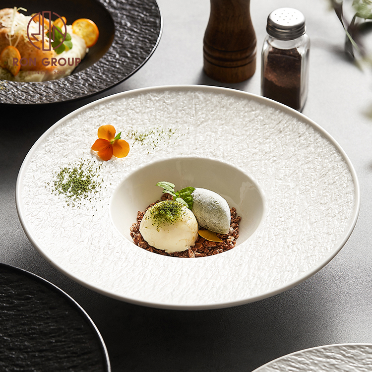 Embossed Wide-Rim Porcelain Pasta Plates in Straw Hat Shape for Wedding & Restaurant Presentation